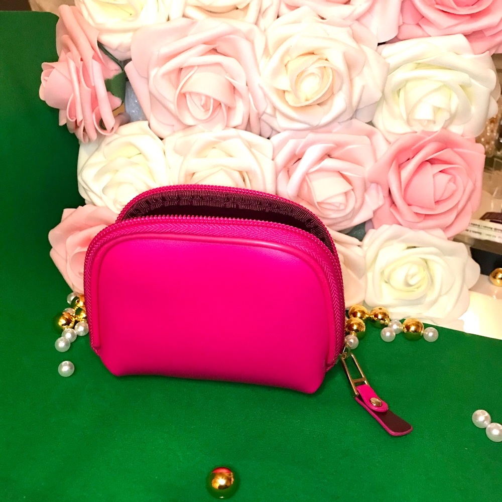 Estée Lauder mini makeup bag